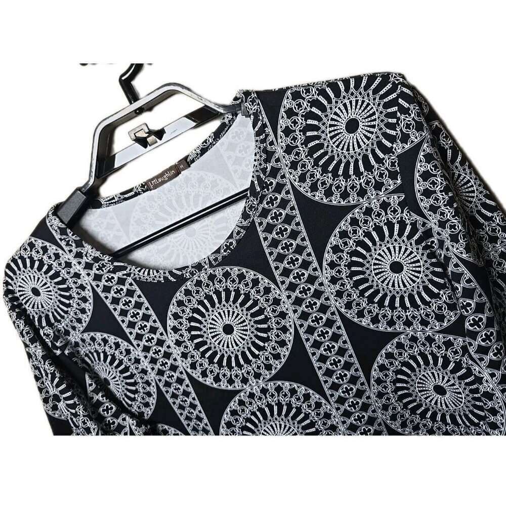 J. McLaughlin Women's Black White Top Size Medium Shirt Medallion t9 - Picture 3 of 5